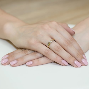 Pierścionek z Brylantami 0,10ct z białego złota próby 585. W-0156B